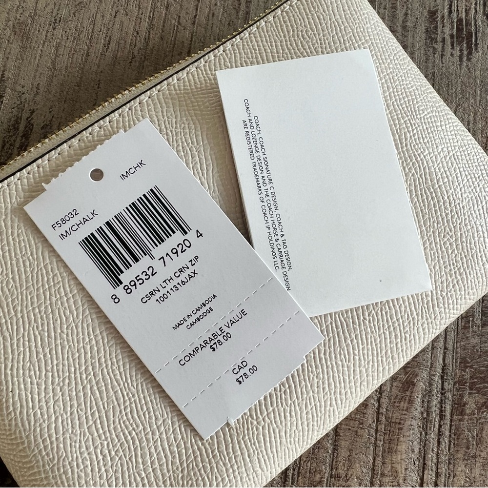 Coach White Wristlet NWT - Picture 5 of 5